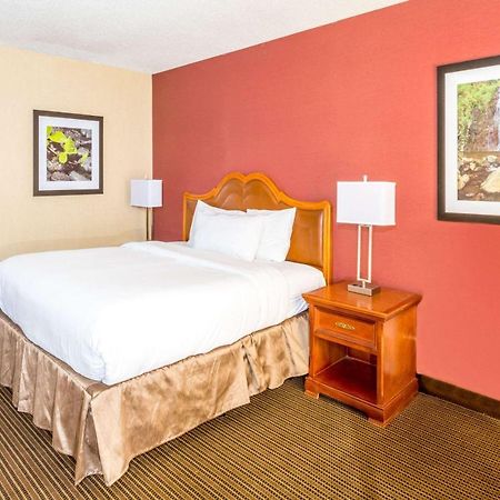 Ramada By Wyndham Salt Lake City North Temple エクステリア 写真