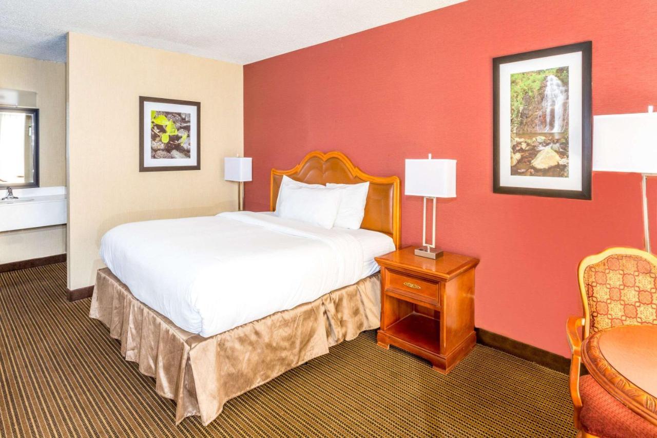 Ramada By Wyndham Salt Lake City North Temple エクステリア 写真