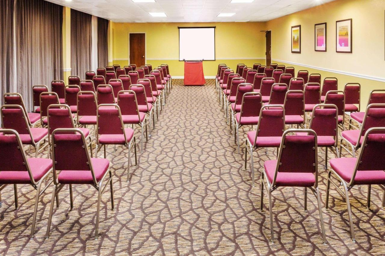 Ramada By Wyndham Salt Lake City North Temple エクステリア 写真